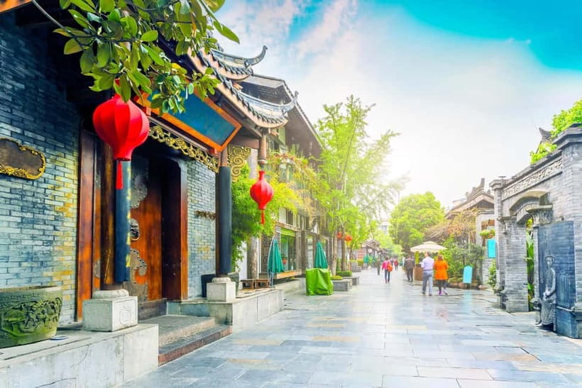 Chengdu: City Walking Tour with Food and Culture Stops - A 4-hour Chengdu route that actually connects the dots