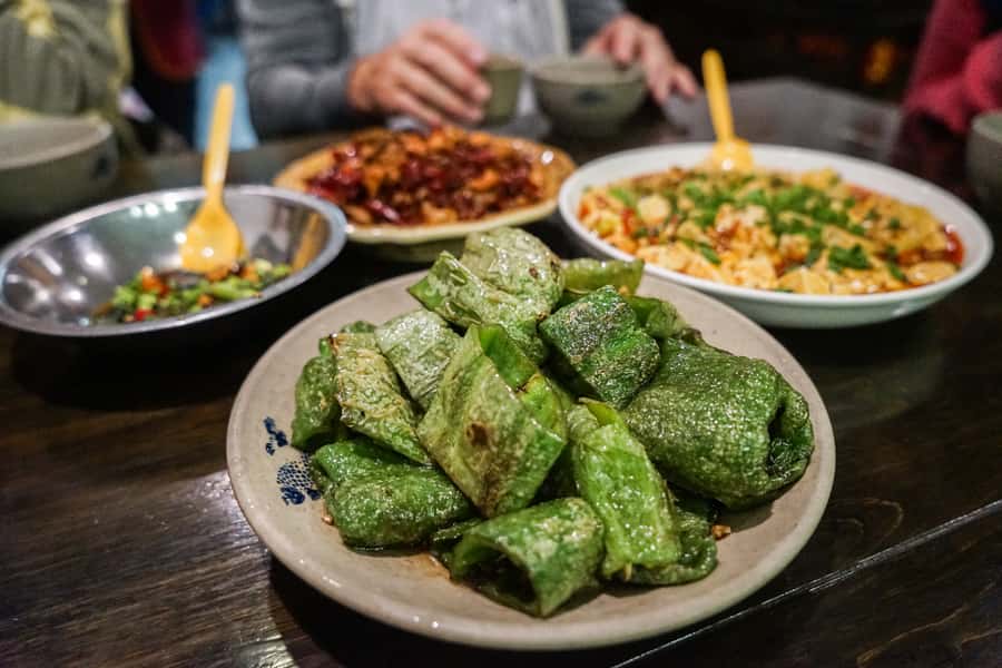 Chengdu: Hidden Dishes and Beers UNESCO Food Evening Tour - Unlimited beer and soda, plus 3.5 hours of smart pacing