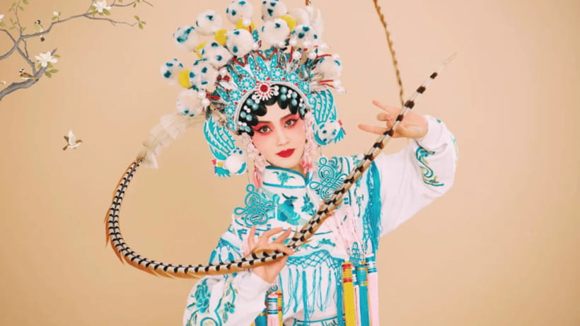 Chengdu: Liyuan Theater Sichuan Opera Face-Changing Show - The headline acts: face-changing and fire-breathing