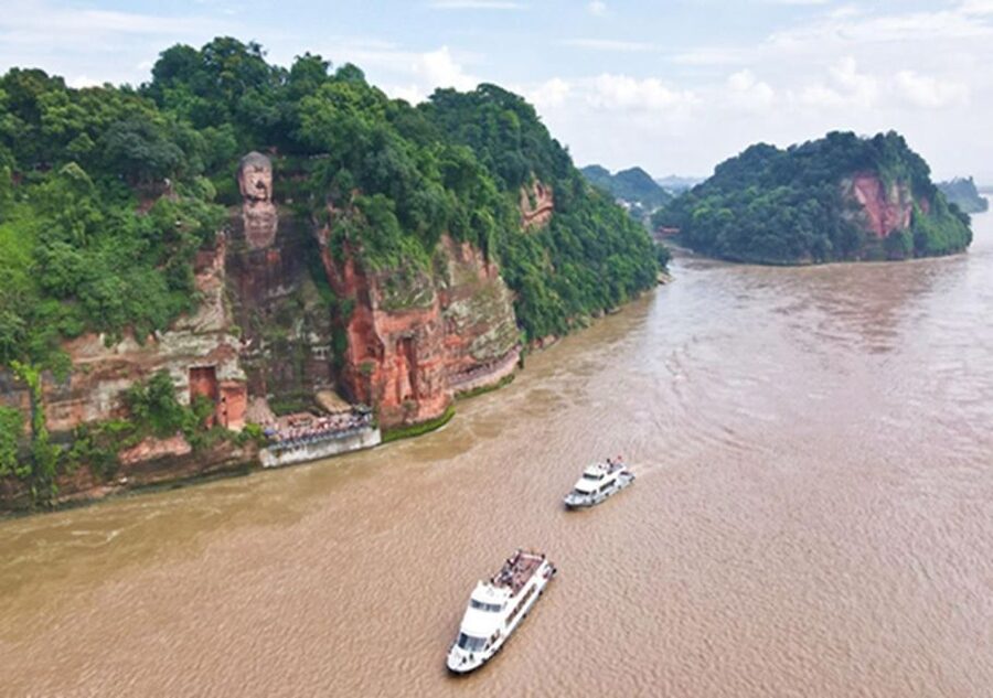 Chengdu panda & Leshan Buddha One Day Private Tour - The Guides: English-Chinese Support That Actually Changes Your Day