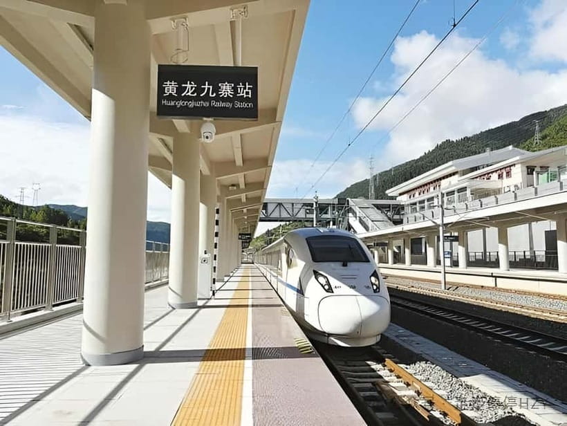 Chengdu: private 2-Day Huanglong Jiuzhaigou tour by train - Getting to Jiuzhaigou right after Huanglong