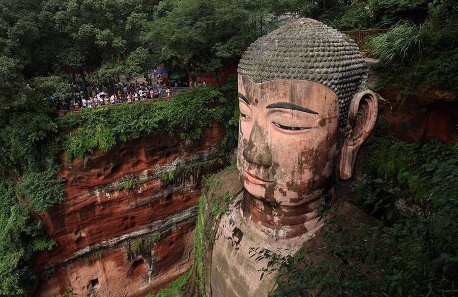 Chengdu Private Tour of Leshan Buddha and Panda Base - Facing the Leshan Giant Buddha: Boat Views or Park Walk