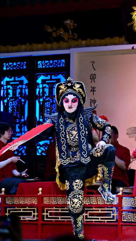 Chengdu: Sichuan Opera Face-Changing and Acrobatics Show - How the 1.5-Hour Show Actually Plays Out