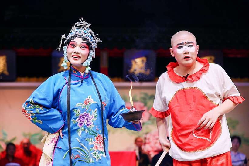 Chengdu: Sichuan Opera Face-Changing and Acrobatics Show - Who This Show Fits Best (and Who Might Want Another Plan)
