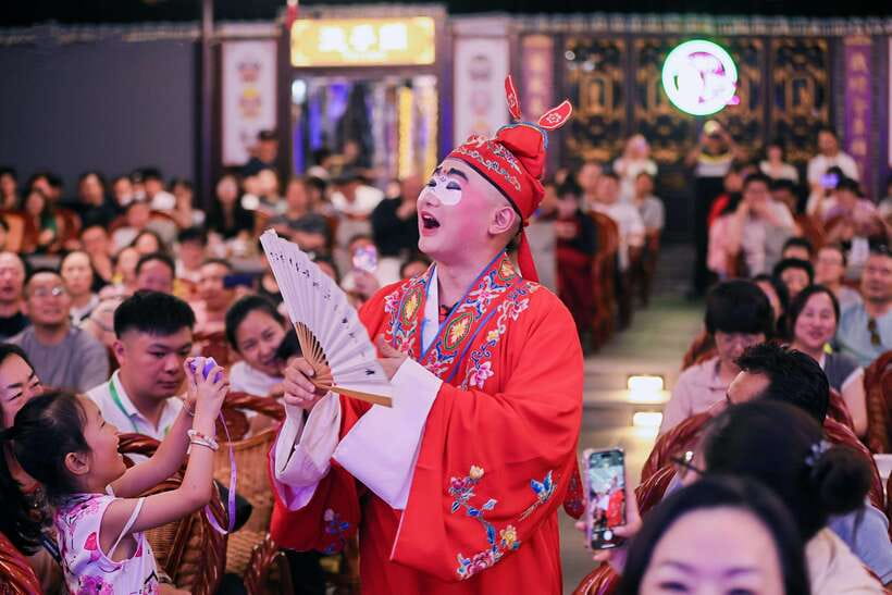 Chengdu: Sichuan Opera Face-Changing and Acrobatics Show - Should You Book This Chengdu Face-Changing Show?