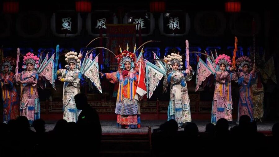 Chengdu: Sichuan Opera Shu Feng Yan Yun Evening Show Ticket - The bian lian face changing moment, explained like a friend