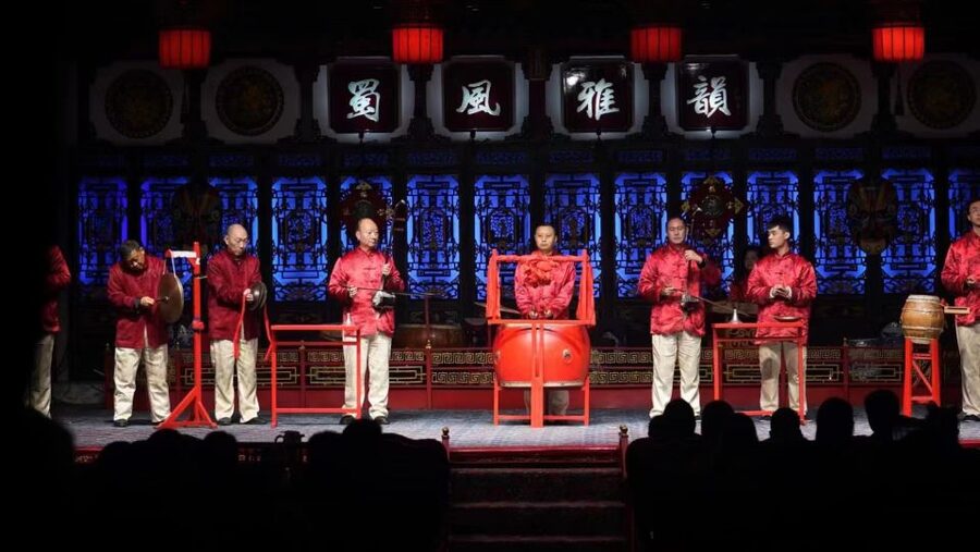 Chengdu: Sichuan Opera Shu Feng Yan Yun Evening Show Ticket - Tea, snacks, and the value of the tea house setup