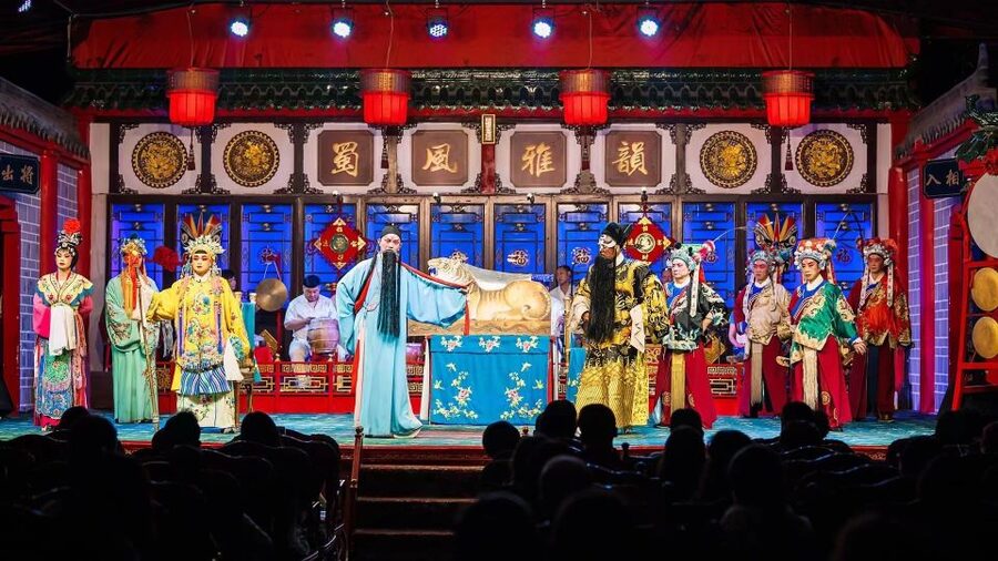 Chengdu: Sichuan Opera Shu Feng Yan Yun Evening Show Ticket - VIP options: massage, ear cleaning, and a simple opera costume