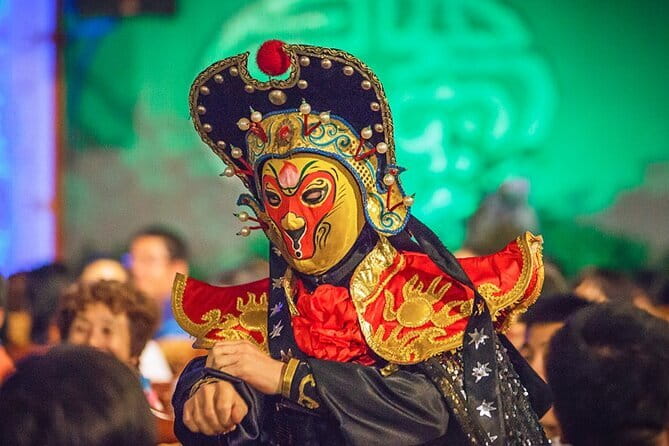 Chengdu Signature Opera Face Changing and Tea - Face-changing and fire-breathing: what to watch for
