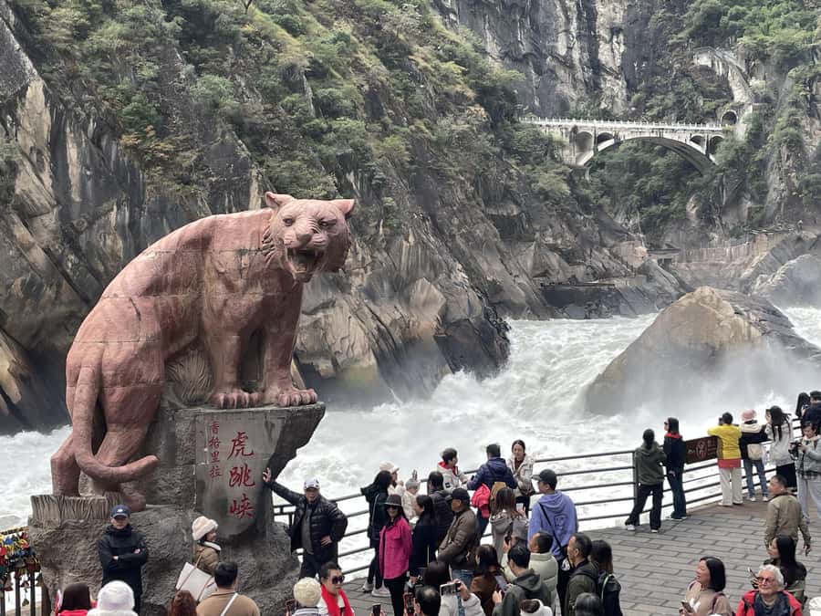 China Shangri-La Tiger Leaping Gorge : A Canyon Adventure - Entering Tiger Leaping Gorge, Where the River Sounds Like a Storm