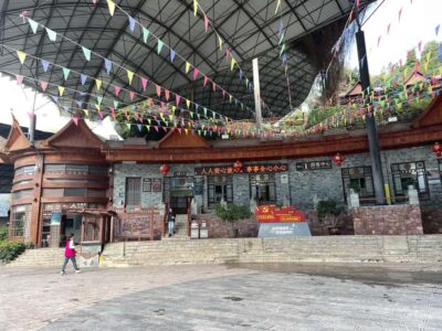 China Shangri-La Tiger Leaping Gorge : A Canyon Adventure