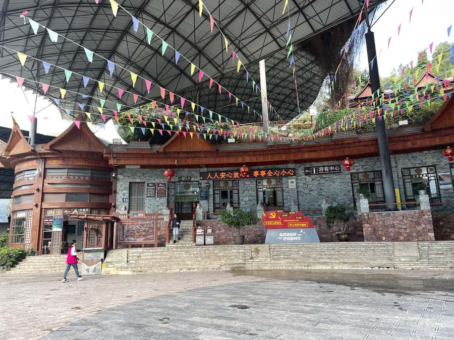 China Shangri-La Tiger Leaping Gorge : A Canyon Adventure - The Morning Detour You Will Thank Yourself For: First Bay of the Yangtze