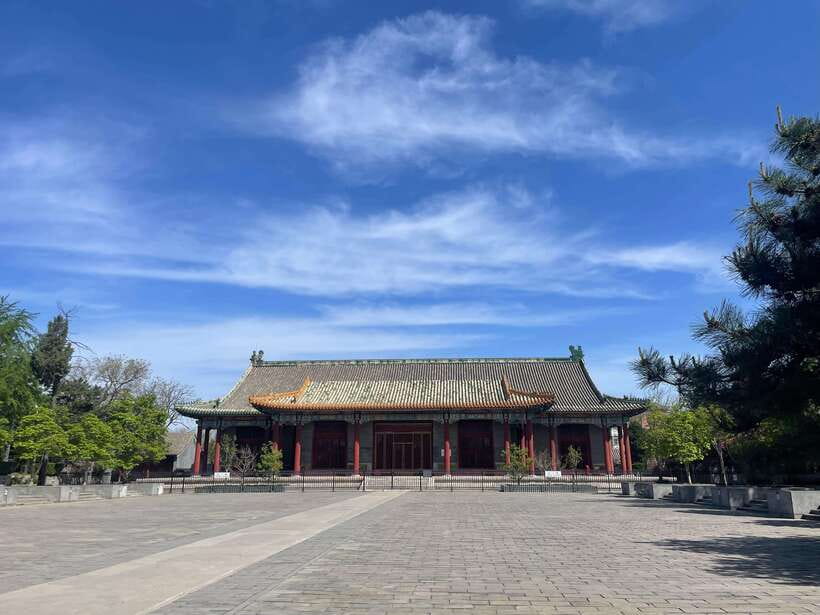 Chinese Kungfu class in old temple beside Forbidden Ci - Entering Pudusi, the hutong side of old Beijing