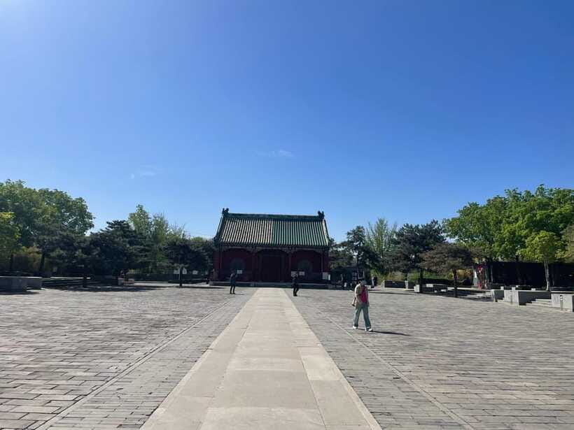 Chinese Kungfu class in old temple beside Forbidden Ci - English support with Limeng, how it helps you learn faster