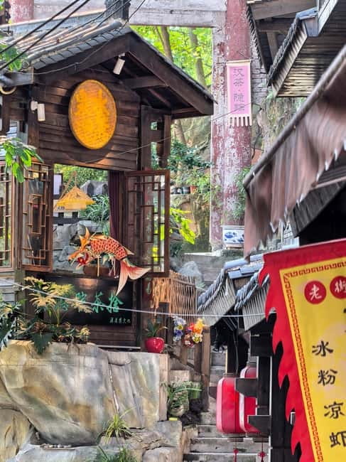 Chongqing: Historical Blocks, Temple, and Mountain Tour - Wandering Less Commercial Old Streets on the Mountain