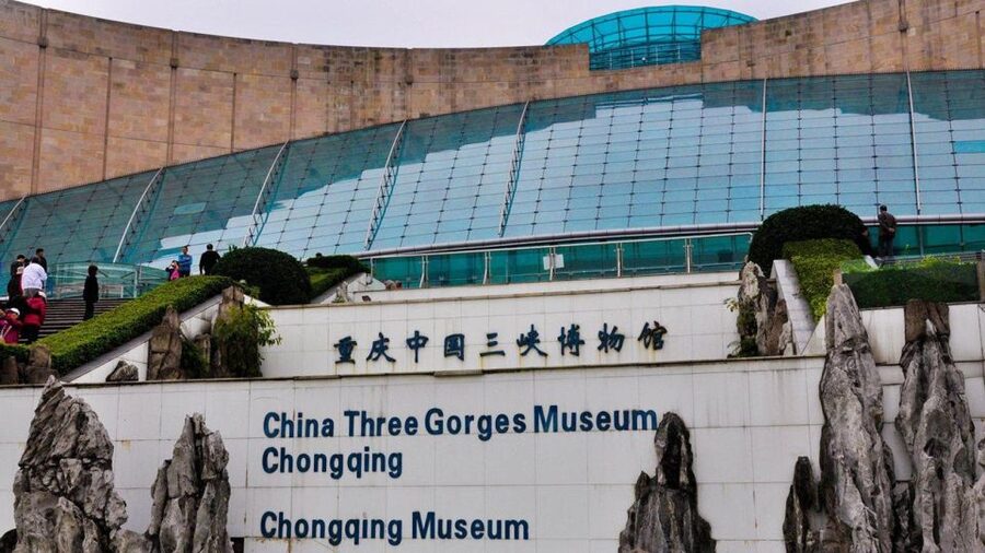 Chongqing: One-Day Extravaganza: Hit All the Must-See Spots! - Liziba Station: the light rail that cuts through everyday life