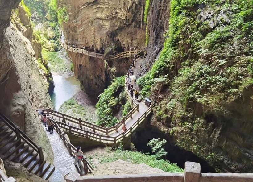 Chongqing One-Day Trip: Wulong's 3 Essentials - Lunch at a human pace: free sandwich, then choose your own Wulong flavors