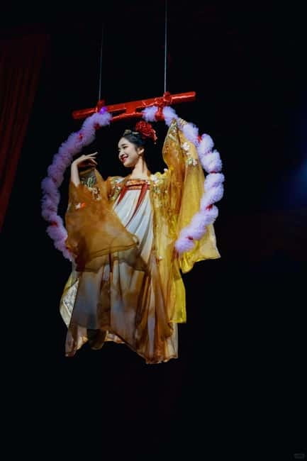 Chongqing: Qingyu Banquet Experience with Show and Dinner - What ancient costume and makeup looks like, plus the real limits