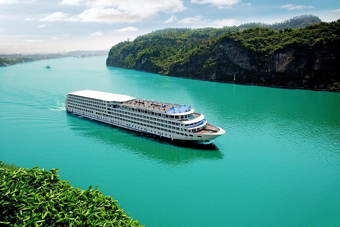 Chongqing to Yichang: 3-Night Luxury CENTURY GLORY Yangtze River Cruise Tour - Century Glory in plain terms: luxury comfort on the Yangtze