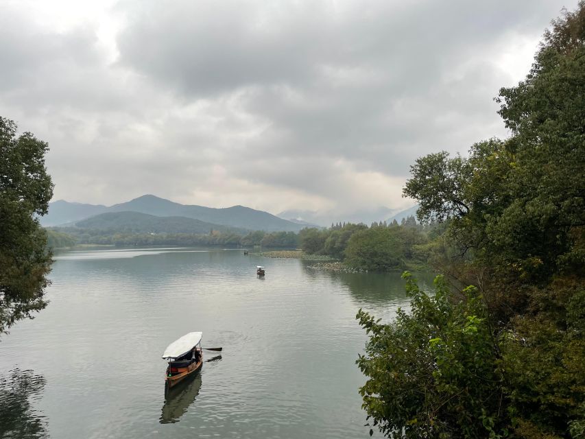 Customized Hangzhou Guided Tour Based on Your Interests - Lingyin Temple, where the setting does the talking