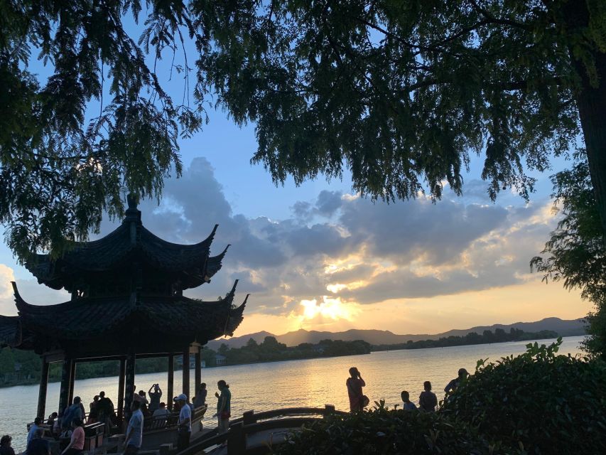 Customized Hangzhou Guided Tour Based on Your Interests - Sijiqing Clothes Market and Hefang Street, for real-life Hangzhou