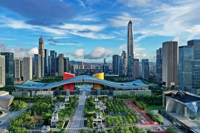 Deluxe Hong Kong City Tour using Mercedes-Benz V-Class Car+ Guide - Guides make the difference: Eva and James as examples