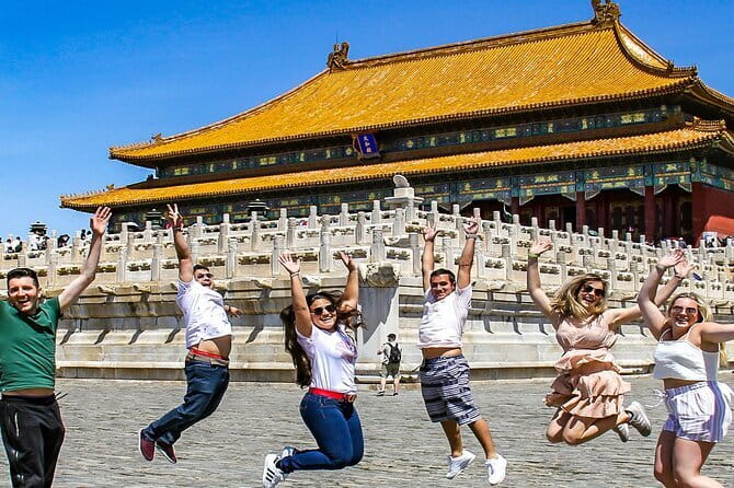 Din Tai Fung Dinner and VIP Class River Cruise Experience in Shanghai - Stop 2: The 60-Minute Huangpu Cruise in VIP Class