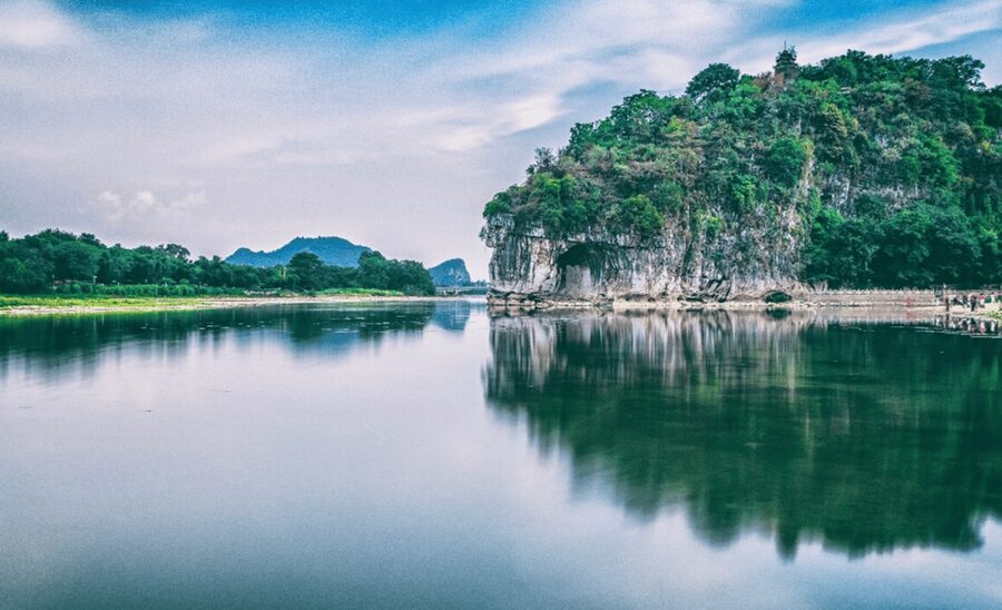 Discover Guilin's Gems:Guangzhou-Bullet Train Highlight Tour - The Li River cruise: two rivers, four lakes, and lunch that keeps you fueled