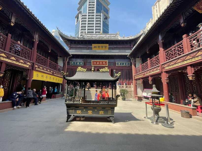 Discover Off Beaten Route--Shanghai Old City Town - Yu Garden: 400 Years of Architecture, Plus a Guided Snack Break
