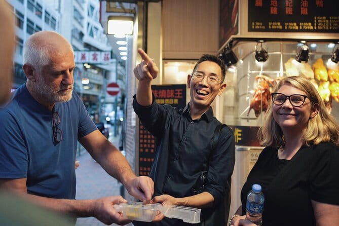 Discover the Best of Hong Kong Street Art - Private tour - Photography Tips for Alleys and Old Stairways