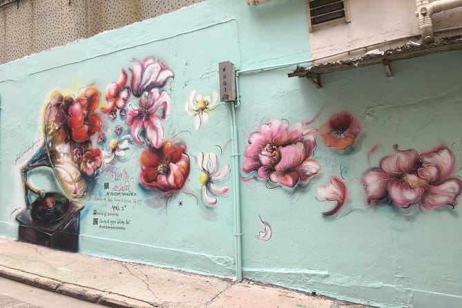 Discover the Best of Hong Kong Street Art - Private tour - Starting at Statue Square, Then Moving Like a Local