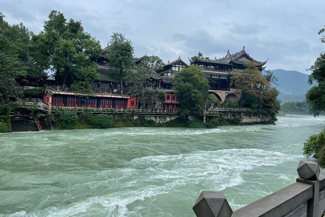 Discovery more Dujingyan Mt Qingcheng with private guide tour - Erwang Temple, Anlan Suspension Bridge, and the fish-mouth and bottle-neck sections