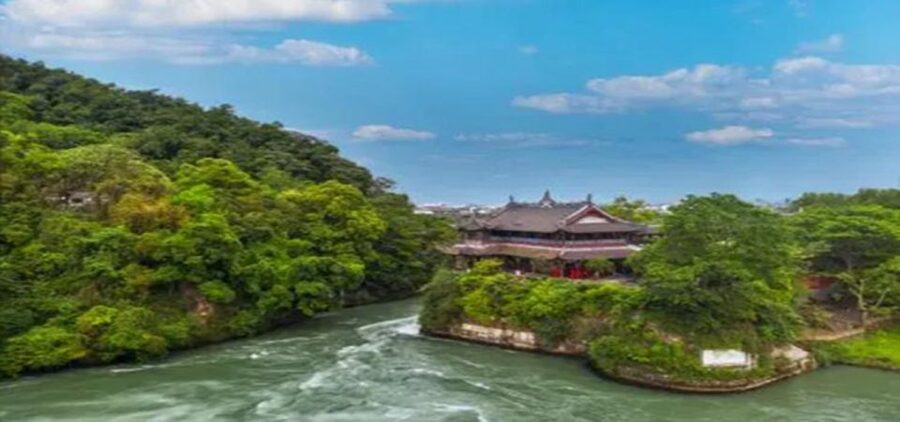 Dujiangyan panda base and irrigation system park day tour - Lunch with real local help