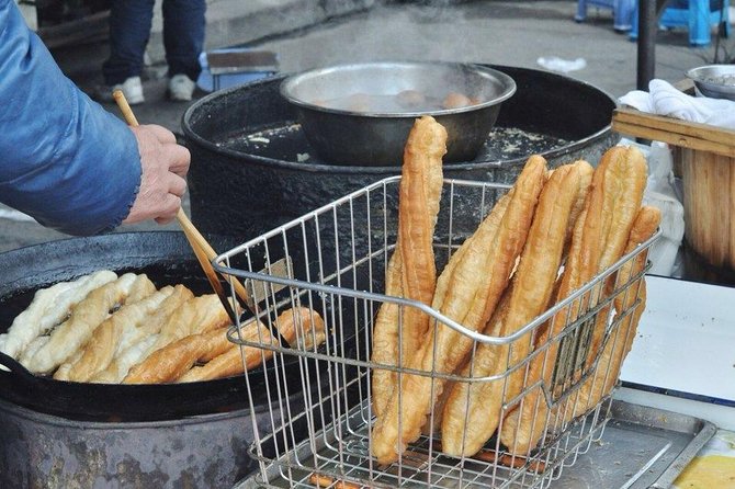 Early Bird Shanghai Street Breakfast Tour And Visit Fabric Market - Laoximen Residence, street breakfast in the alleyway world