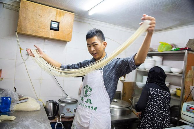 Eat Like a Local: Street Breakfast Tour in Shanghai - Start at Xiangyang Park, where retirees practice tai chi and water calligraphy