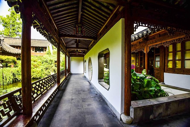 Fast Pass Priority: Hangzhou Essential Day Tour with Authentic Lunch - Qinghefang Ancient Street: old Hangzhou for browsing, food, and souvenirs