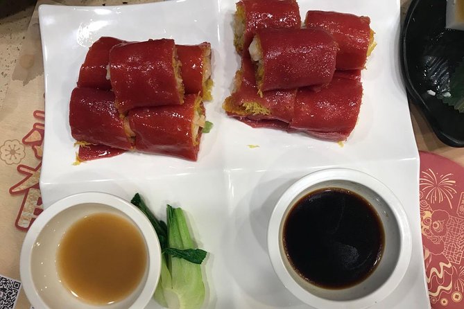 Foodies Tour In The Old Town of Guangzhou - Entering Xiguan by foot, with food as the map