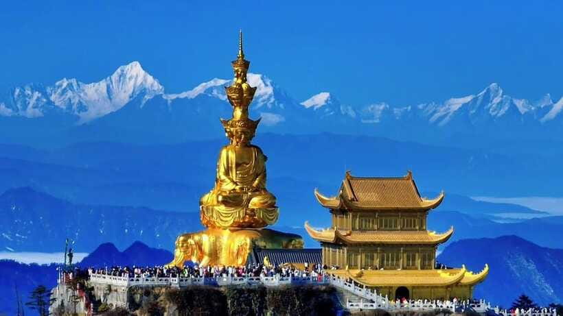 From Chengdu: Mount Emei Day Trip with Golden Summit Visit - Lunch at the Golden Summit: a simple break that keeps the day on track