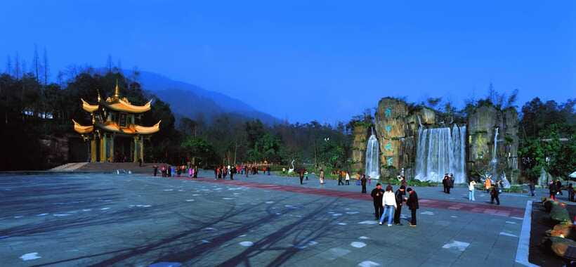 From Chengdu: Mount Emei Day Trip with Golden Summit Visit - Guide quality is the difference between a good tour and a great one
