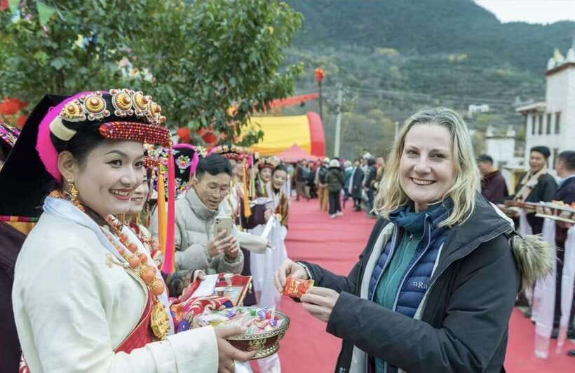 From Chengdu: Tibetan Village Live as a Tibetan Day Tour - Traditional attire, Hada greetings, and the Guozhuang dance at night