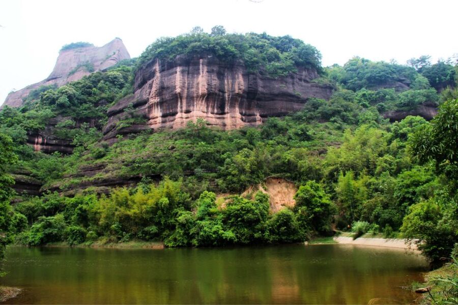 From Guangzhou: Mount Danxia and Nanhua Temple Full-Day - From Guangzhou South to Shaoguan: The Fast Train Part Matters