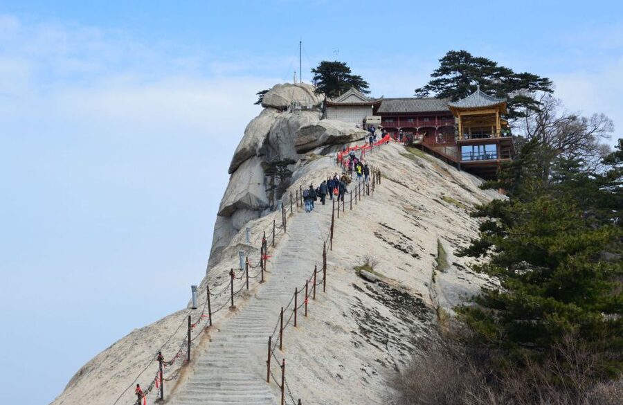 From Xi'an: Mt. Huashan Private Tour and Cable Car Ride - The slippery reality of Huashan paths, and how to handle it