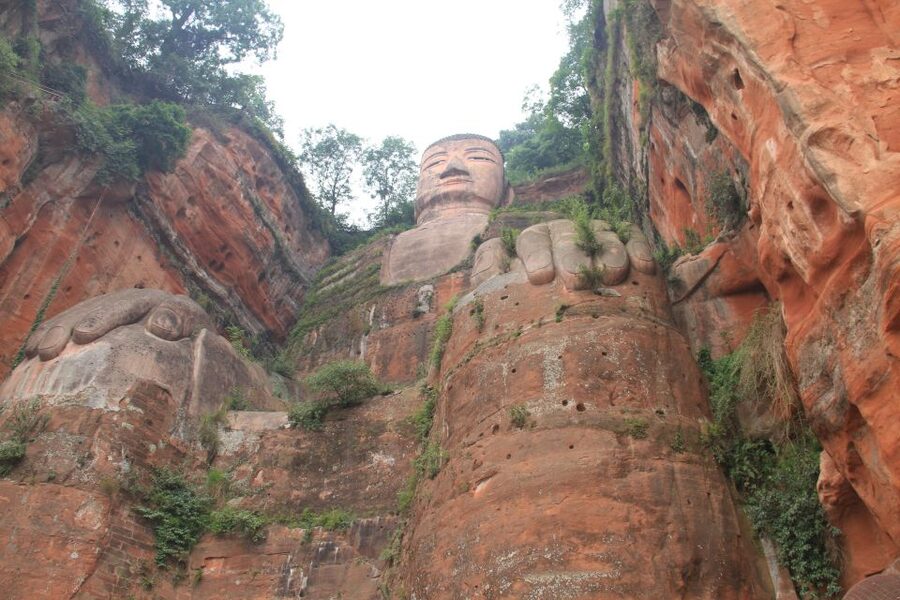 Full-Day Tour of Leshan's Giant Buddha from Chengdu - Inside the Leshan Grand Buddha Scenic Area: photos, paths, and cliffside views