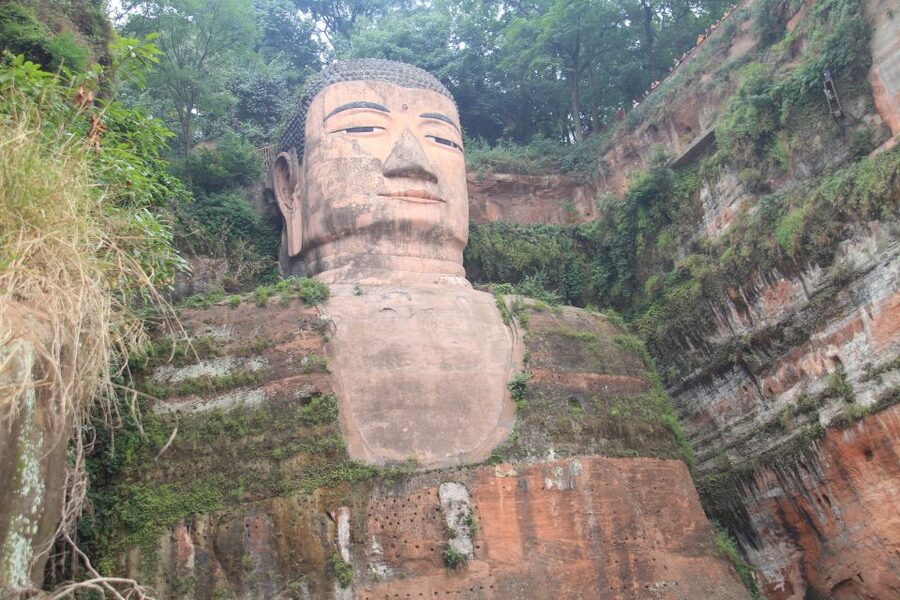 Full-Day Tour of Leshan's Giant Buddha from Chengdu - Lunch in Leshan, and how to keep the day moving