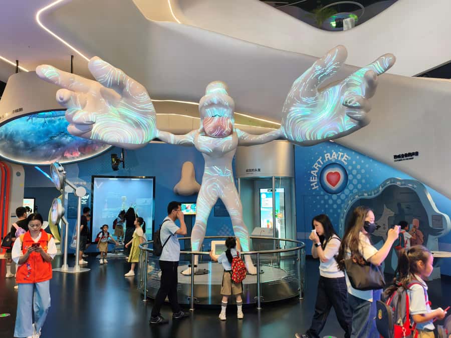 Gen-Z Private Tour: Shenzhen Tech Marvels - The 600-Meter Skyscraper: A Free Skyline Moment That Feels Recent