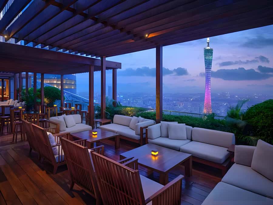GuangZhou: 70 Floor RoofTop openair Bar, Sunset & Light Show - What you get included: observation deck, snacks, drinks, and the show
