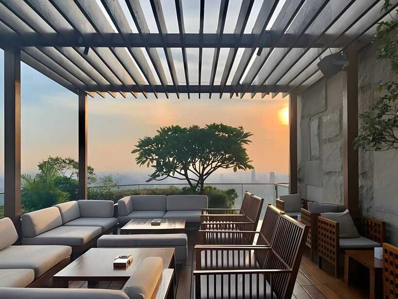 GuangZhou: 70 Floor RoofTop openair Bar, Sunset & Light Show - The snack menus: what’s on the plates, and why it feels like more than appetizers
