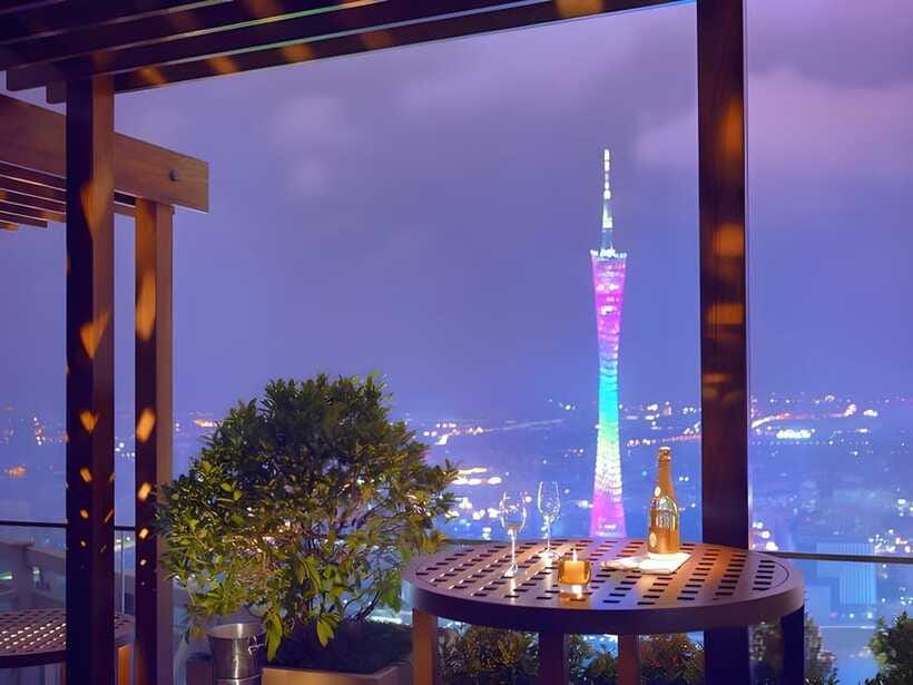 GuangZhou: 70 Floor RoofTop openair Bar, Sunset & Light Show - Price and value: is $80 per person a good deal?