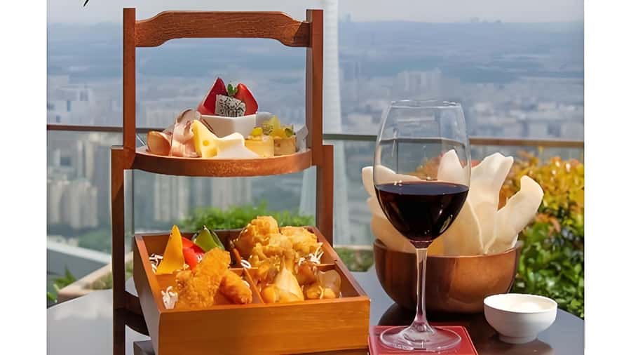 GuangZhou: 70 Floor RoofTop openair Bar, Sunset & Light Show - Before you go: small prep that makes the evening smoother