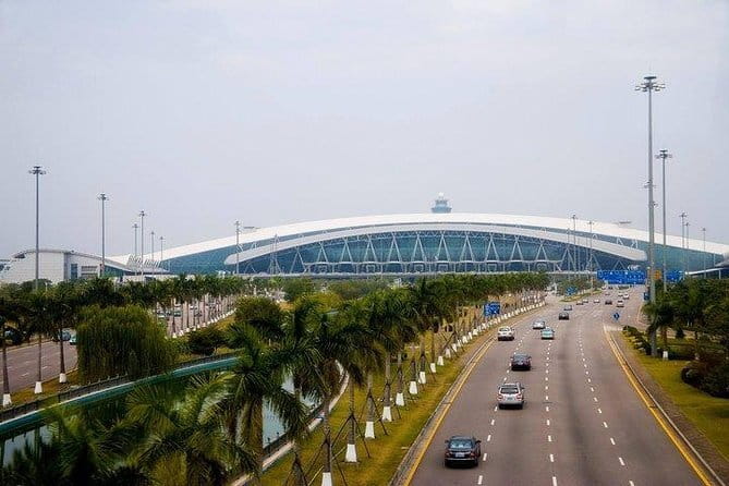 Guangzhou Downtown Hotel - Baiyun Airport OneWay Private Transfer - Family travel friendly, including a free baby seat
